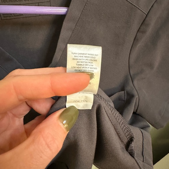 Figs scrub top - Picture 2 of 2